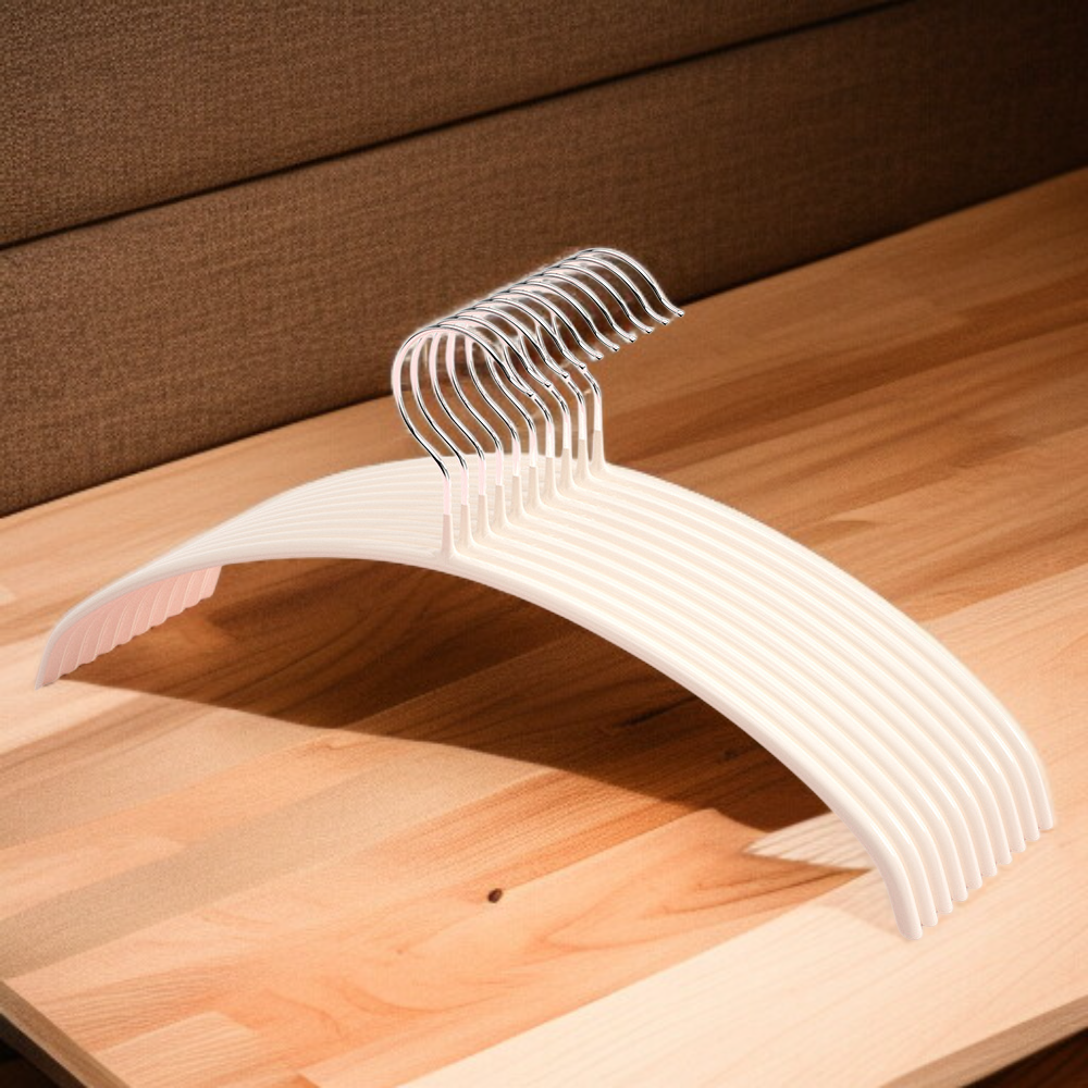 Halbrunder, stangenloser Kleiderbügel mit Schulterschutz