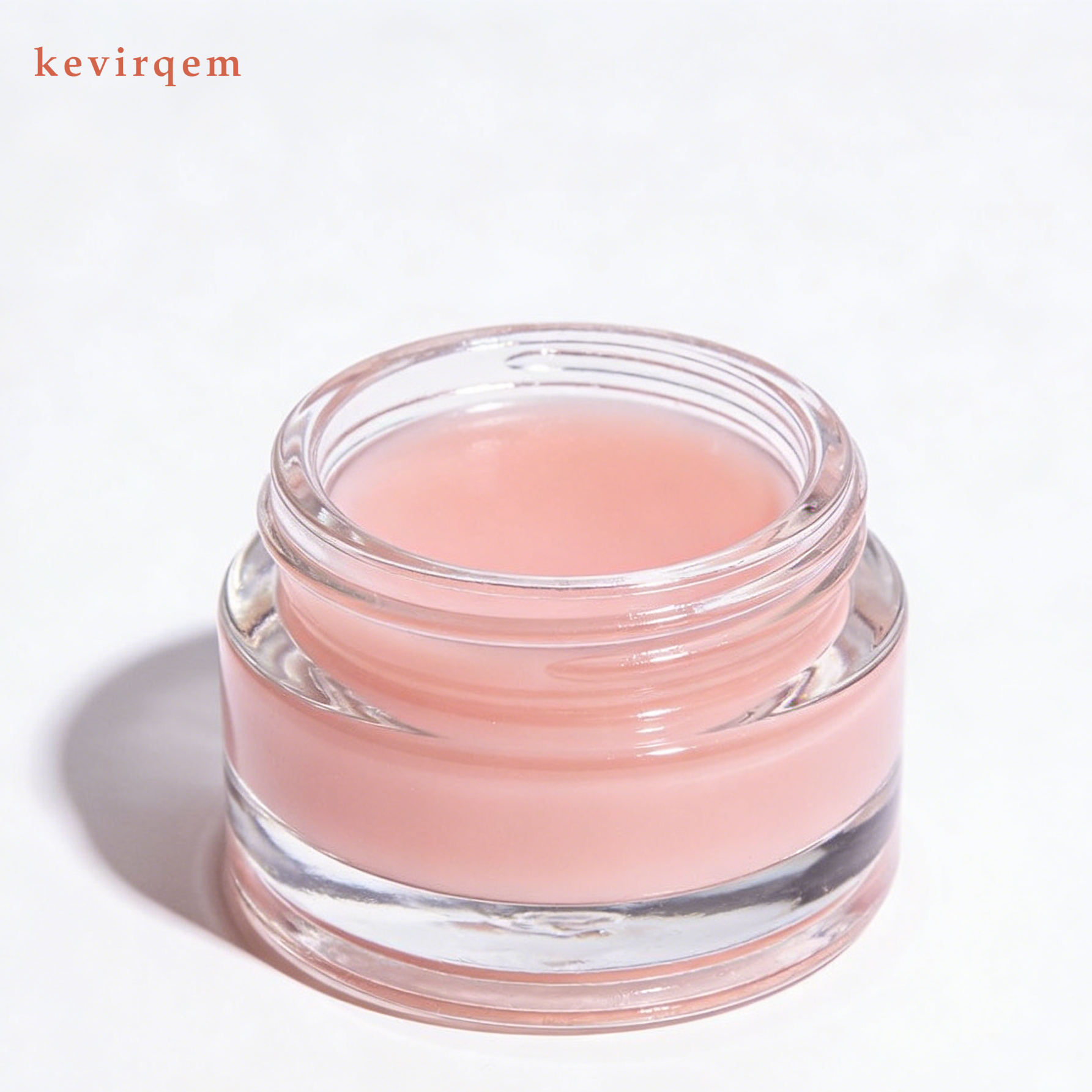 연분홍색 투명 용기에 담긴 보습 립 마스크