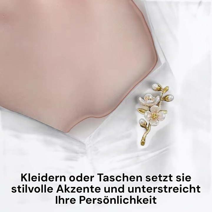 Handgefertigte Brosche mit Blumenmotiv