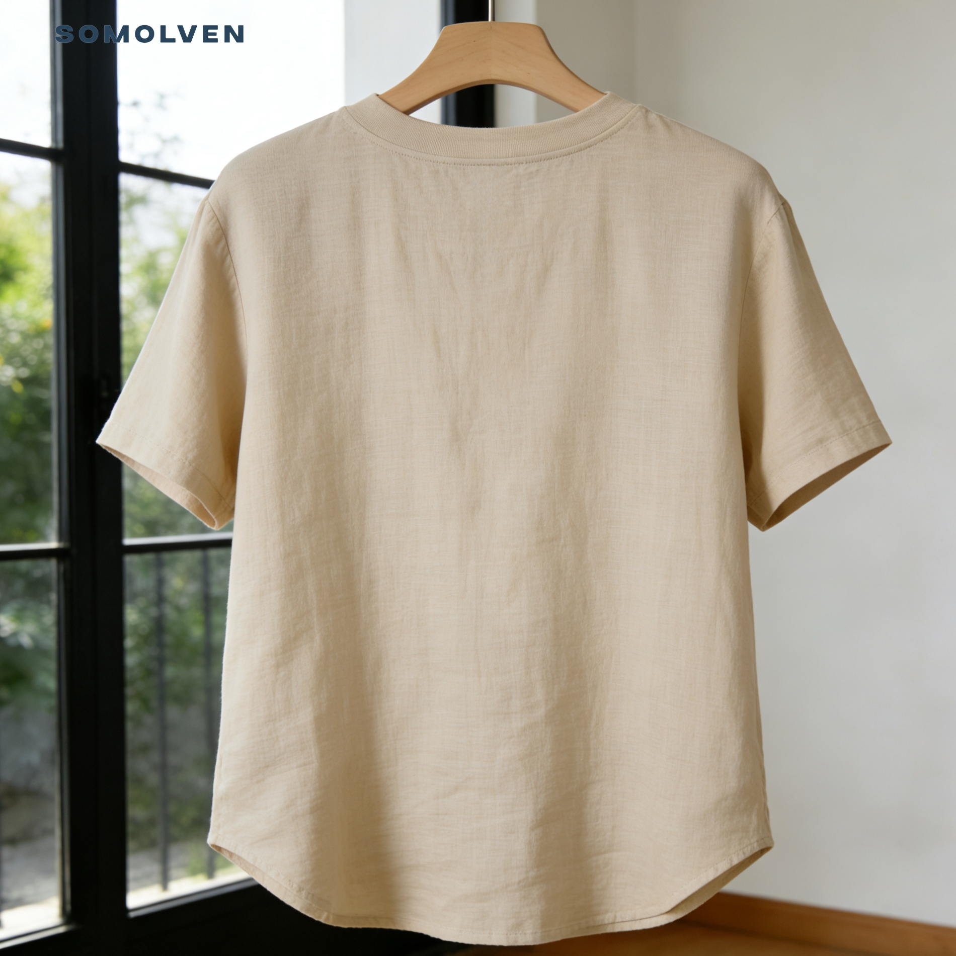 おしゃれな刺繍デザインが映える半袖Tシャツ