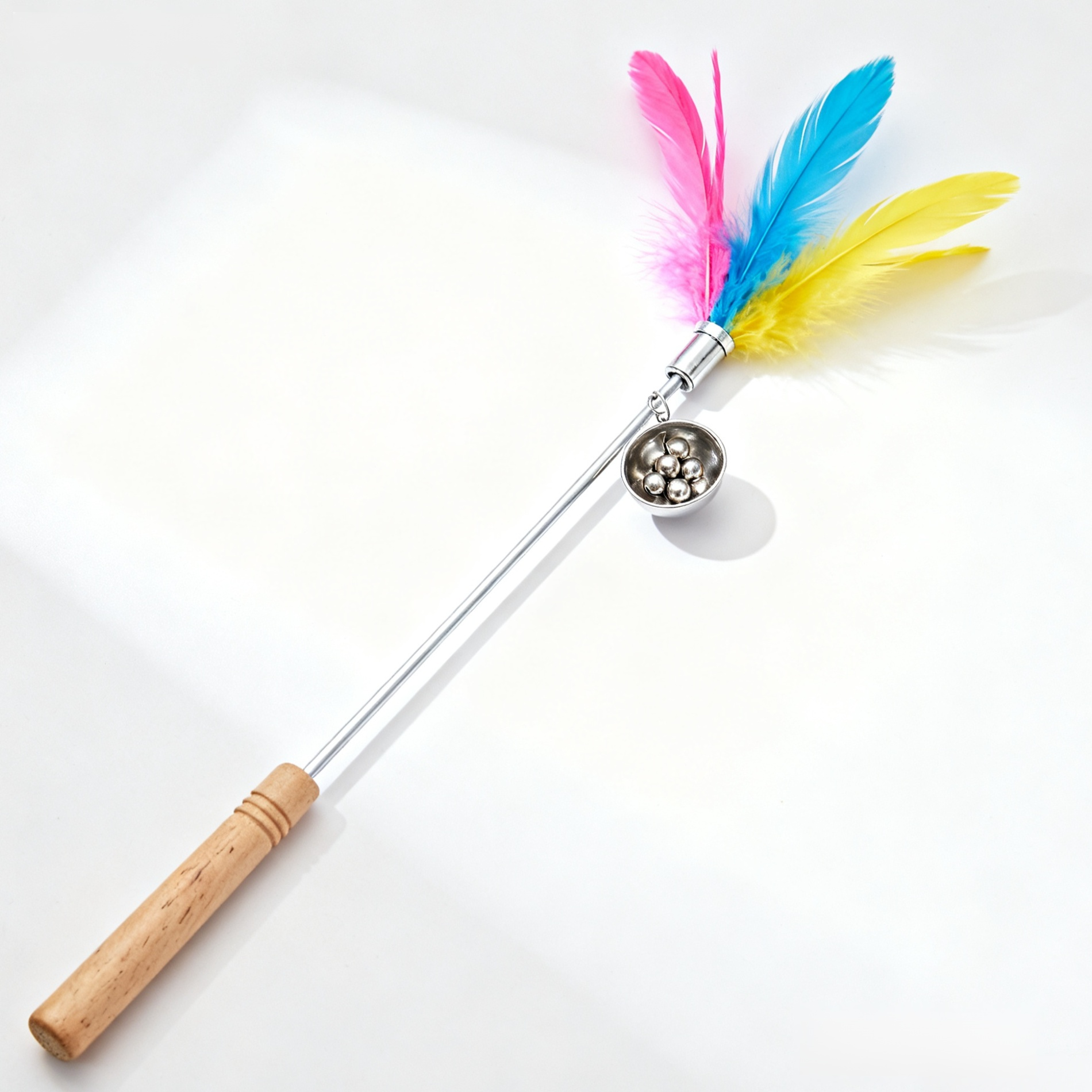 종이 달린 망원경 형태의 고양이 장난감