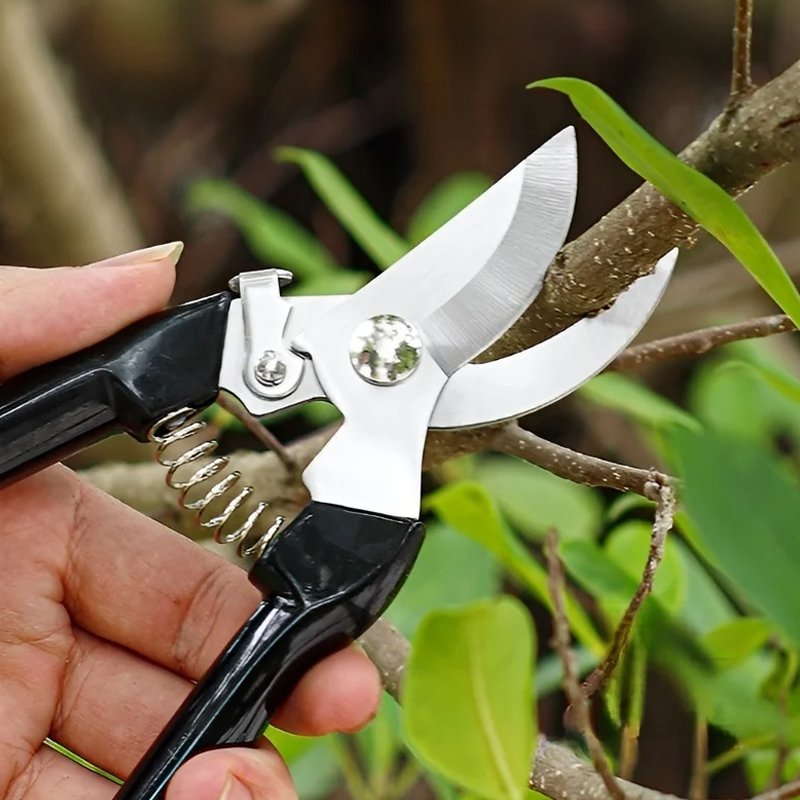 ステンレス製の滑り止め付き剪定鋏