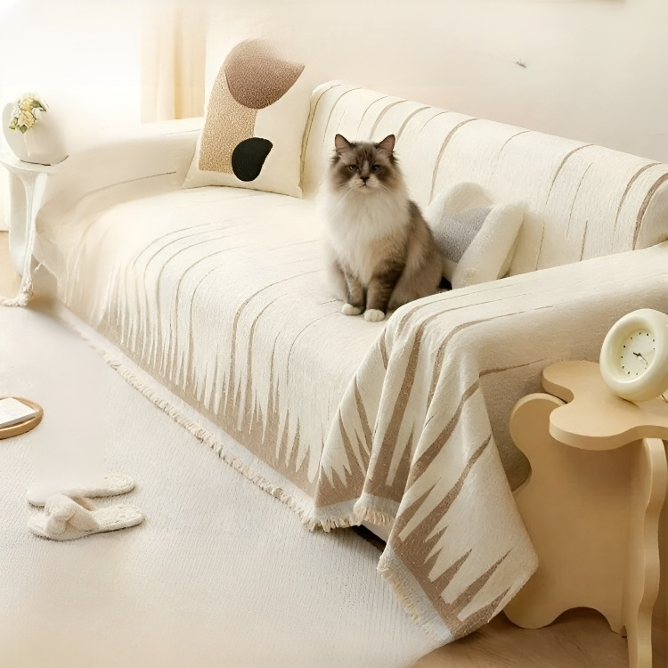 Sofabezug im skandinavischen Stil als Kratzschutz für Katzen