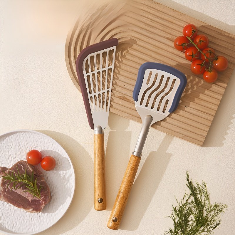 원목 코팅 프라이팬과 실리콘 주걱