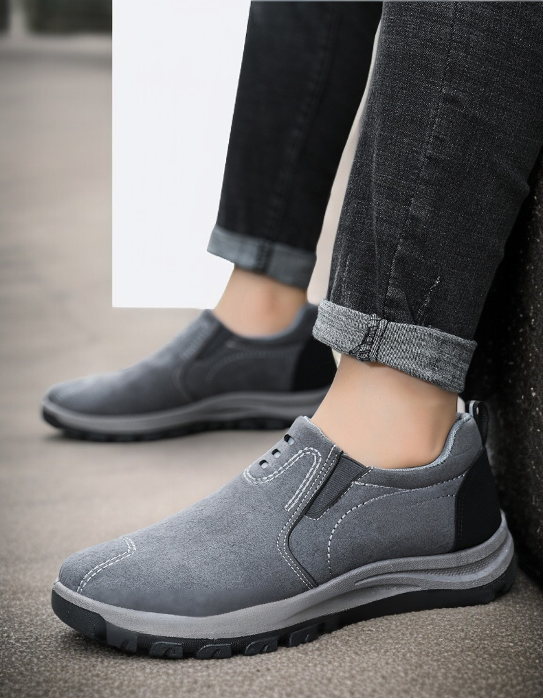 耐摩耗性ソールを採用したメンズスニーカー