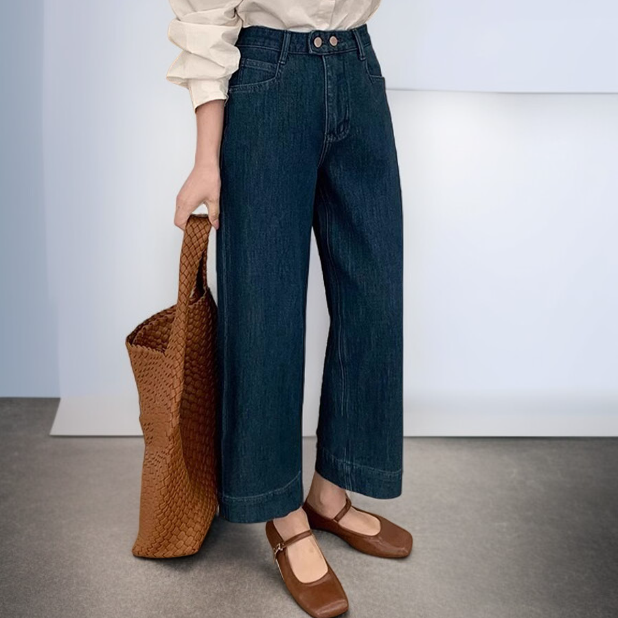 クロップドワイドレッグパンツとシガレットパンツ