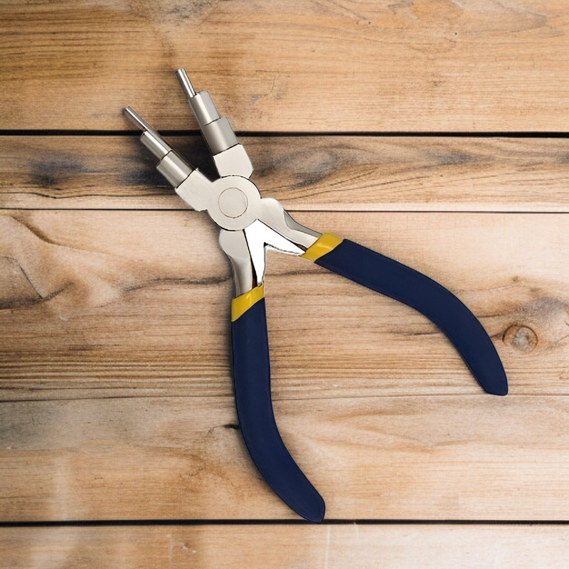 6개의 코일이 감긴 6개의 원통형 쥬얼리 플라이어