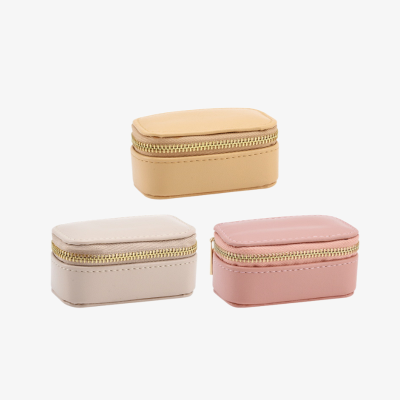 Elegant travel jewelry case with zipper closure