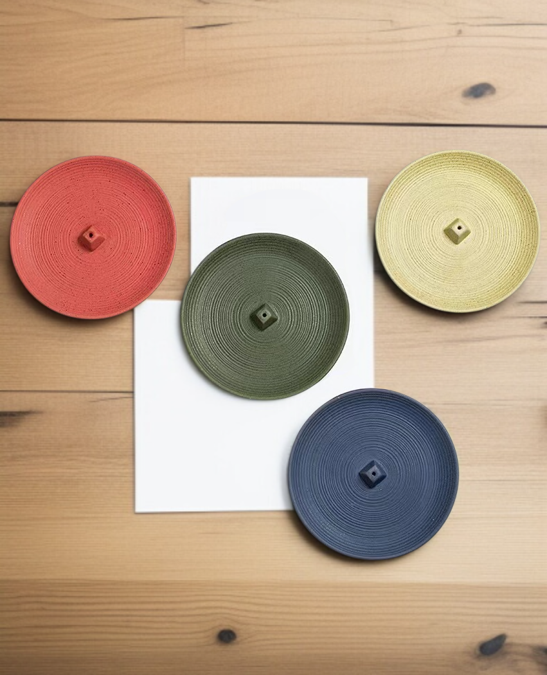 산수화가 그려진 도자기 향받침 클로즈업