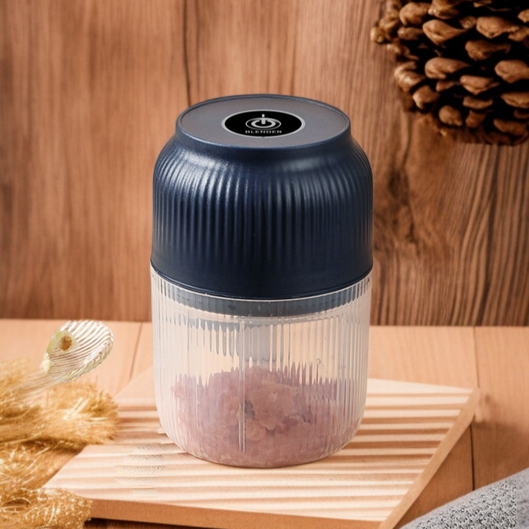 キッチンで使う電動ガーリックグラインダー