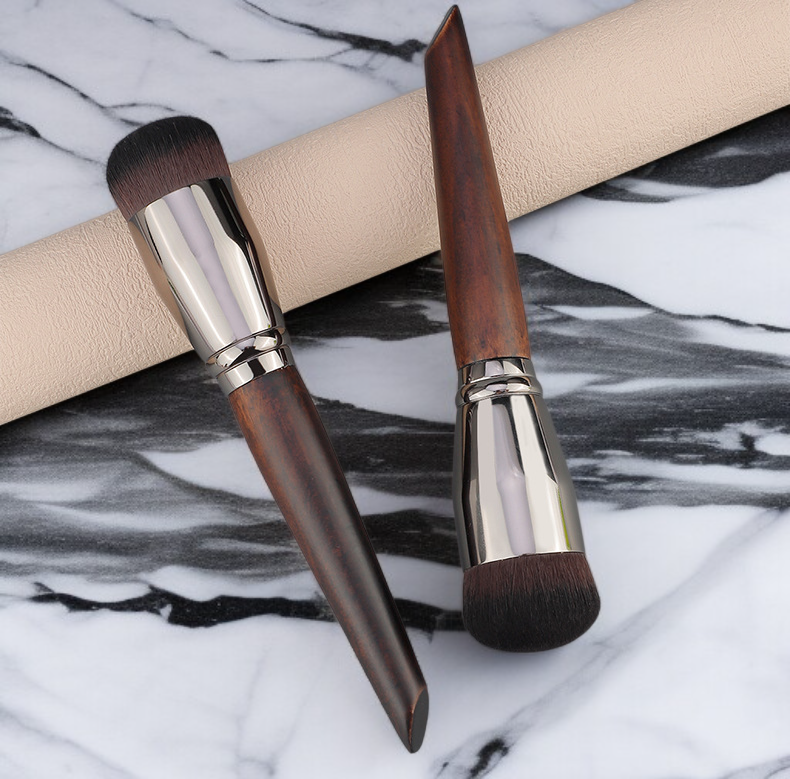 ムラなく塗れるファンデーションブラシ