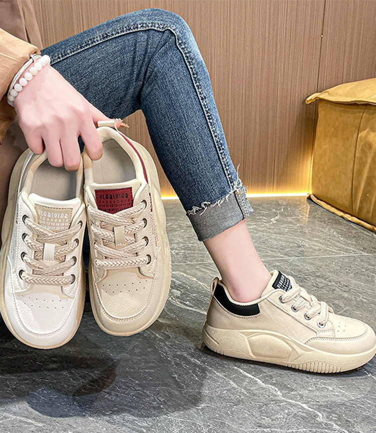 軽量で歩きやすい厚底スニーカー