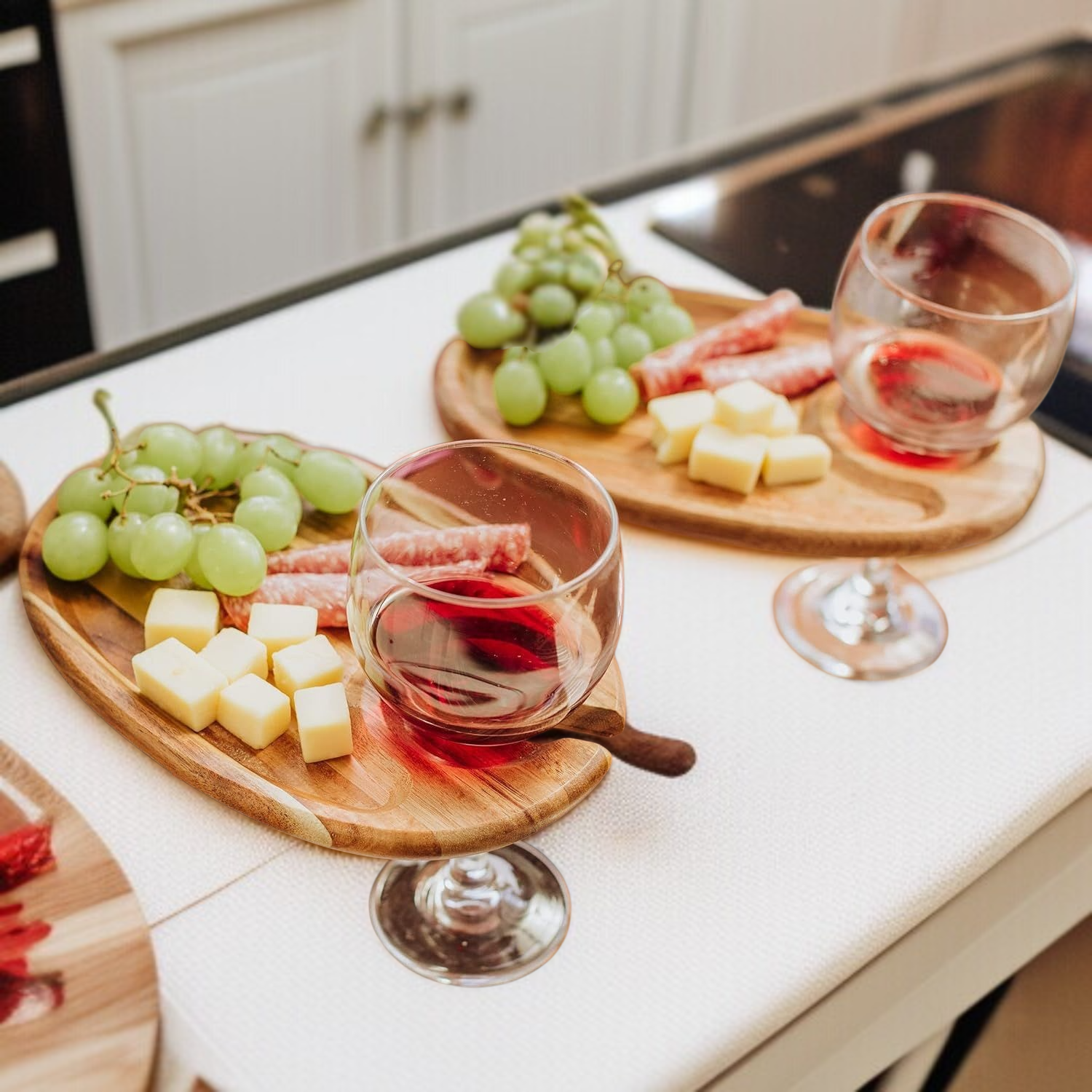 相思木の高脚杯トレイとシャンパングラス
