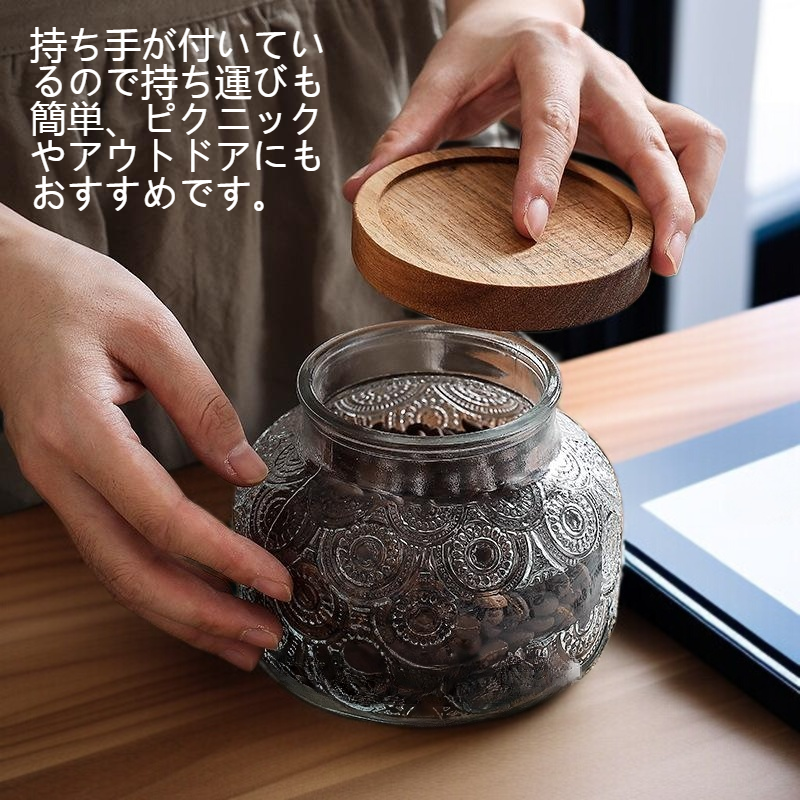 キッチンに置いたレトロガラス密封収納缶