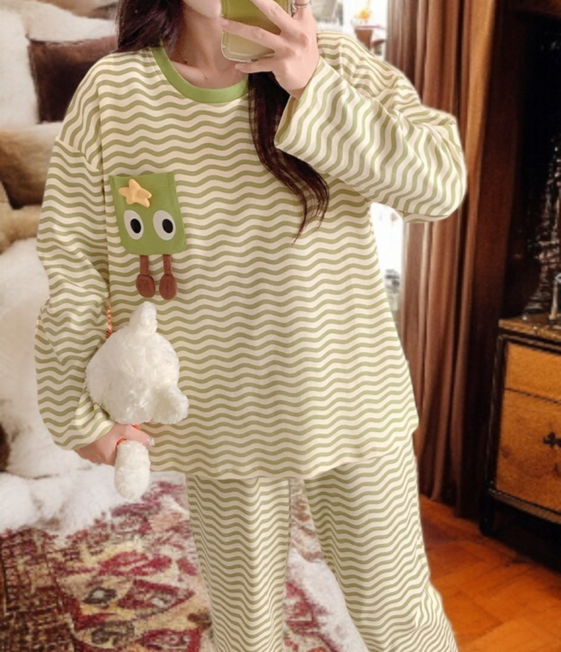 여성용 긴팔 쿠션 파자마 상의 클로즈업