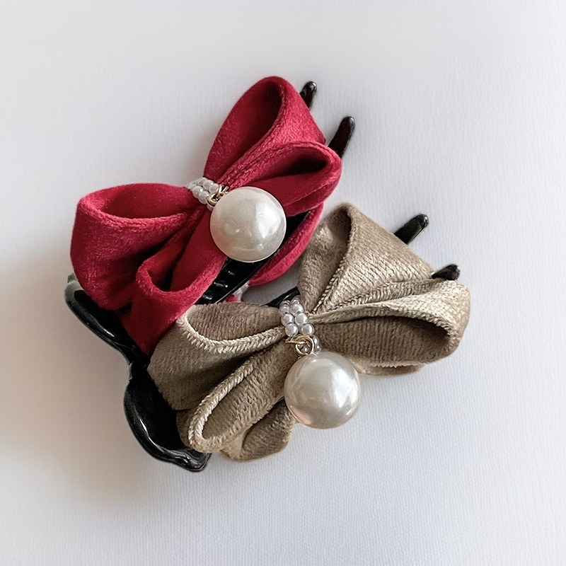 Hair clip with high ponytail