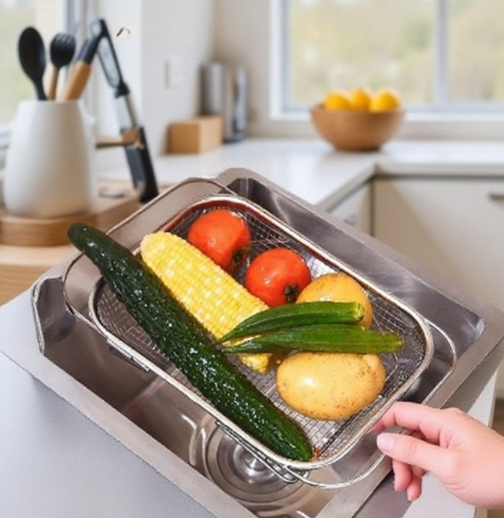 튼튼한 스테인리스 재질의 배수 바구니 클로즈업