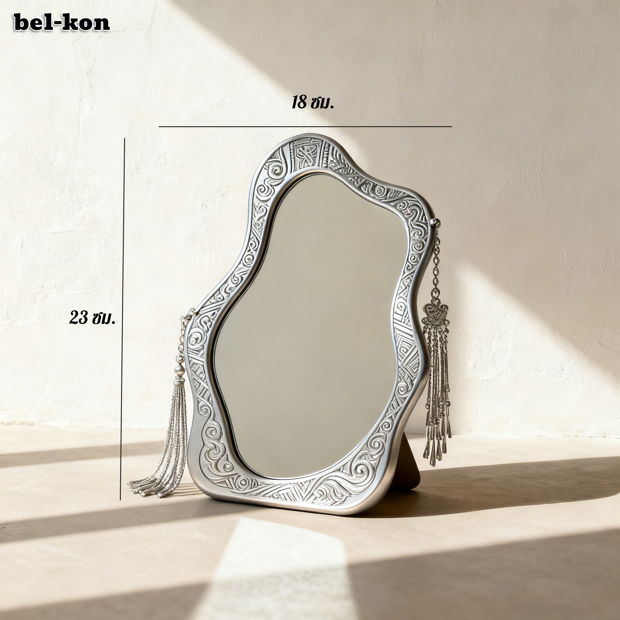 กระจกแต่งหน้าขนาดเหมาะสม ใช้งานง่าย