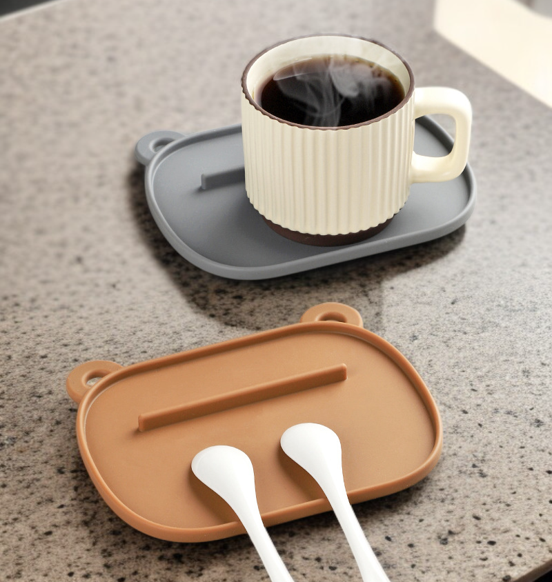 ベアテーブルのロゴ入り鍋蓋収納マットのデザイン