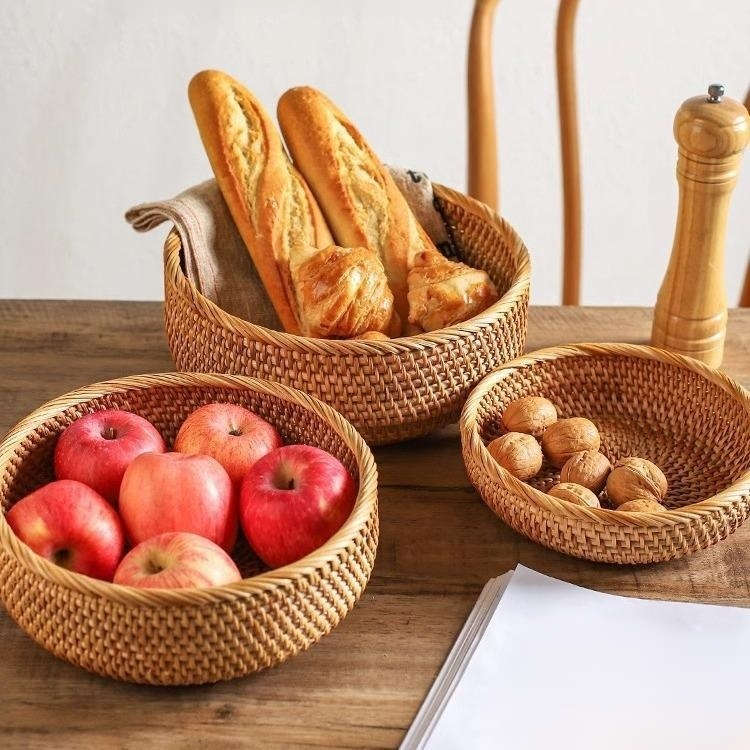 秋のつる付きフルーツバスケット