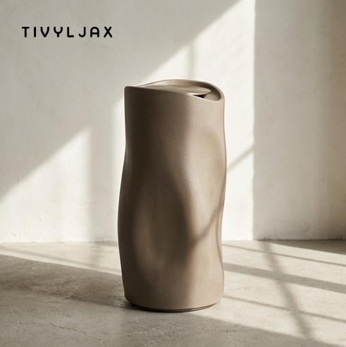 실내에서 사용 중인 스마트 공기 청정기