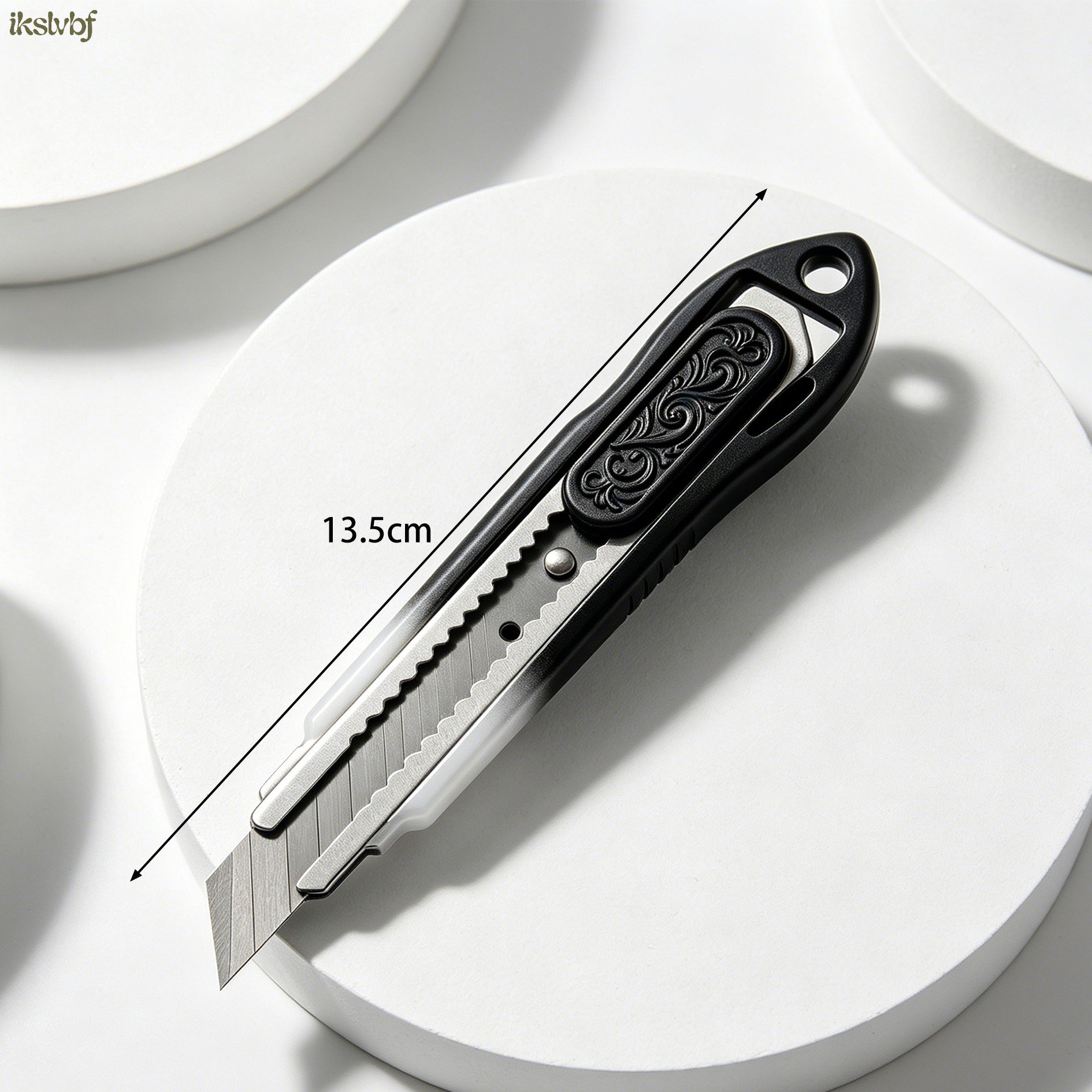 Tungsten steel utility knife with retractable blade feature