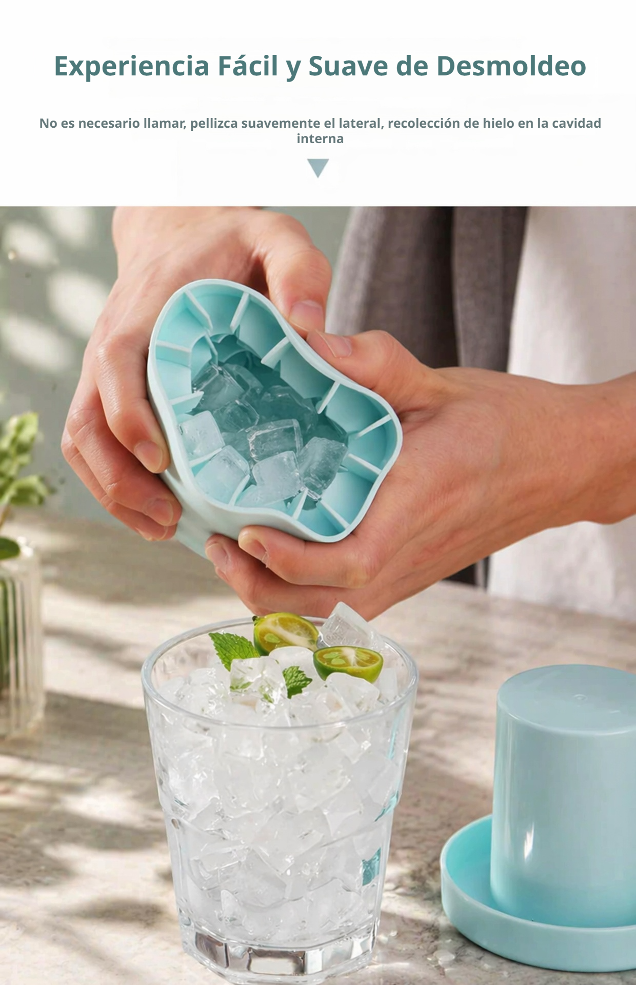 Hielos cilíndricos en vaso de cóctel