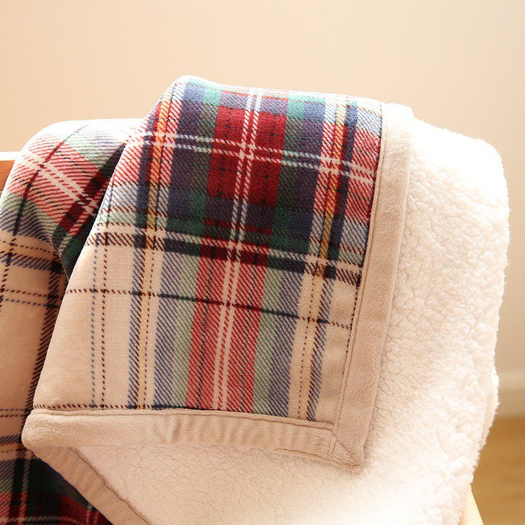 Lammwolldecke im Ethno-Stil