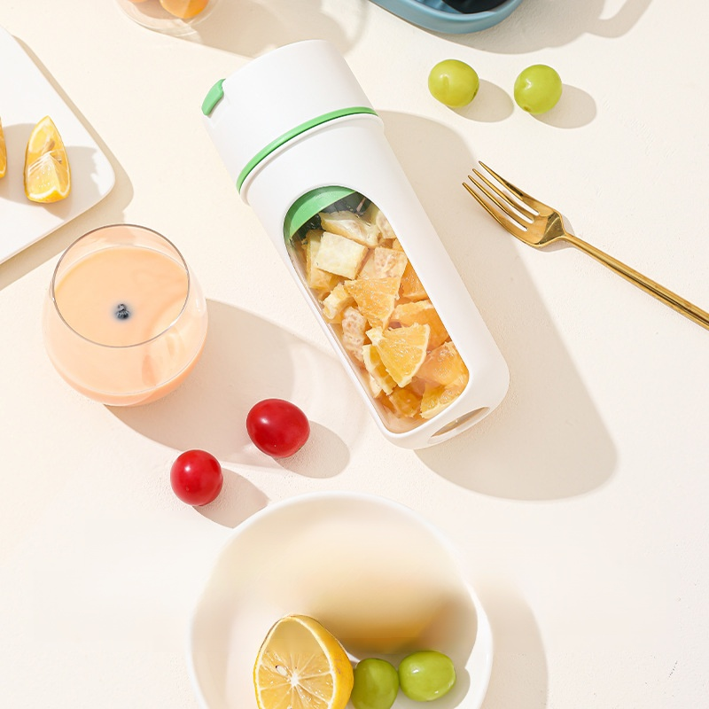 Small multi-functional juicer cup