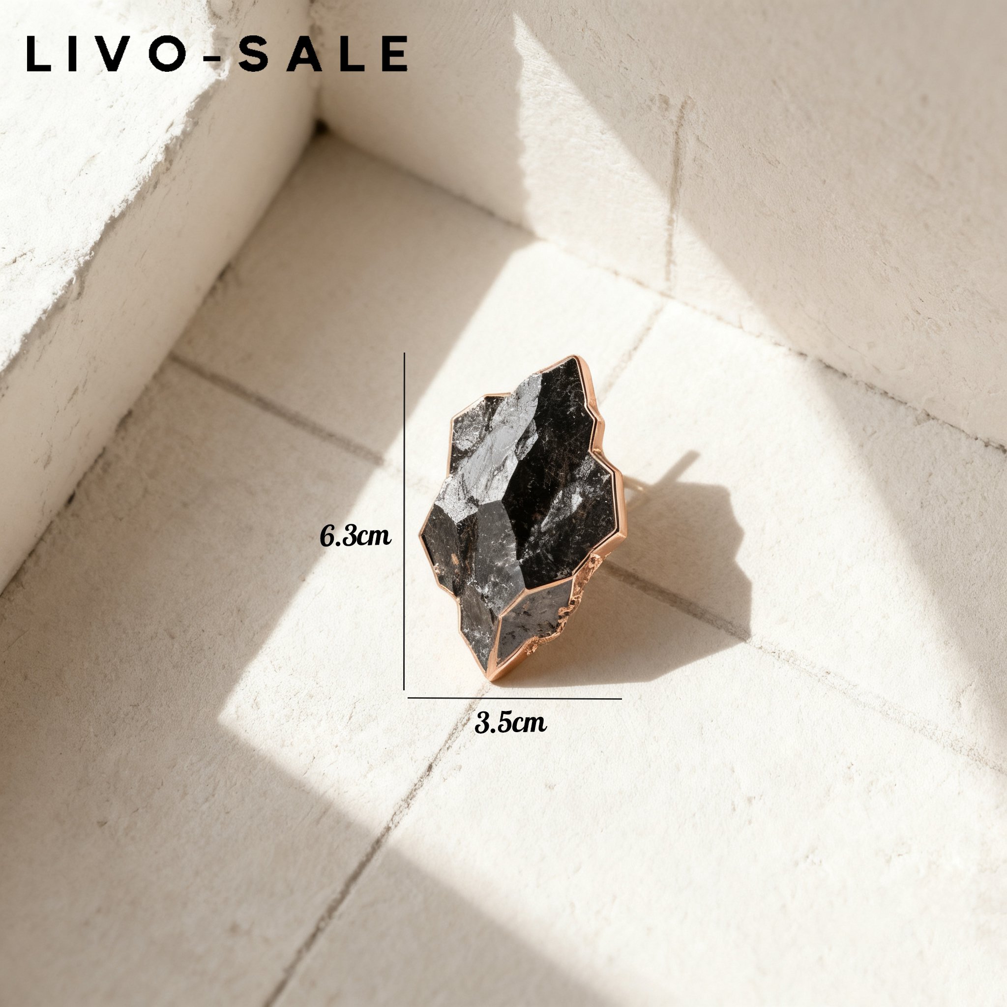 패션 스타일에 어울리는 브로치 착용샷