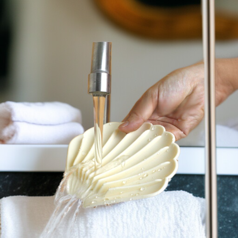 Jabonera de goma blanda con forma de concha y drenaje