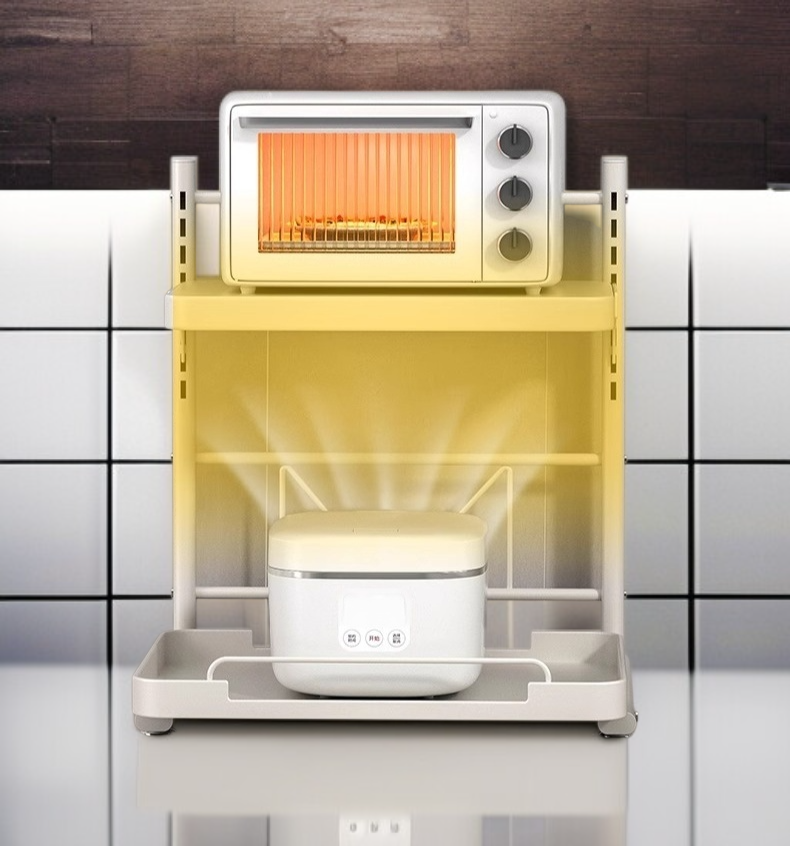 깔끔하게 정돈된 주방 수납 선반 사용 예시