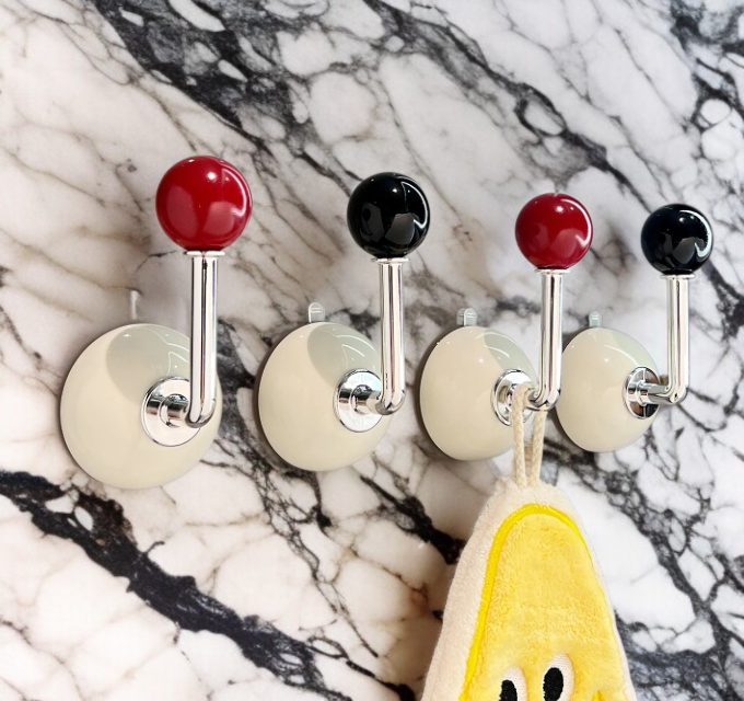 여러가지 소품을 정리할 수 있는 머리장식 후크