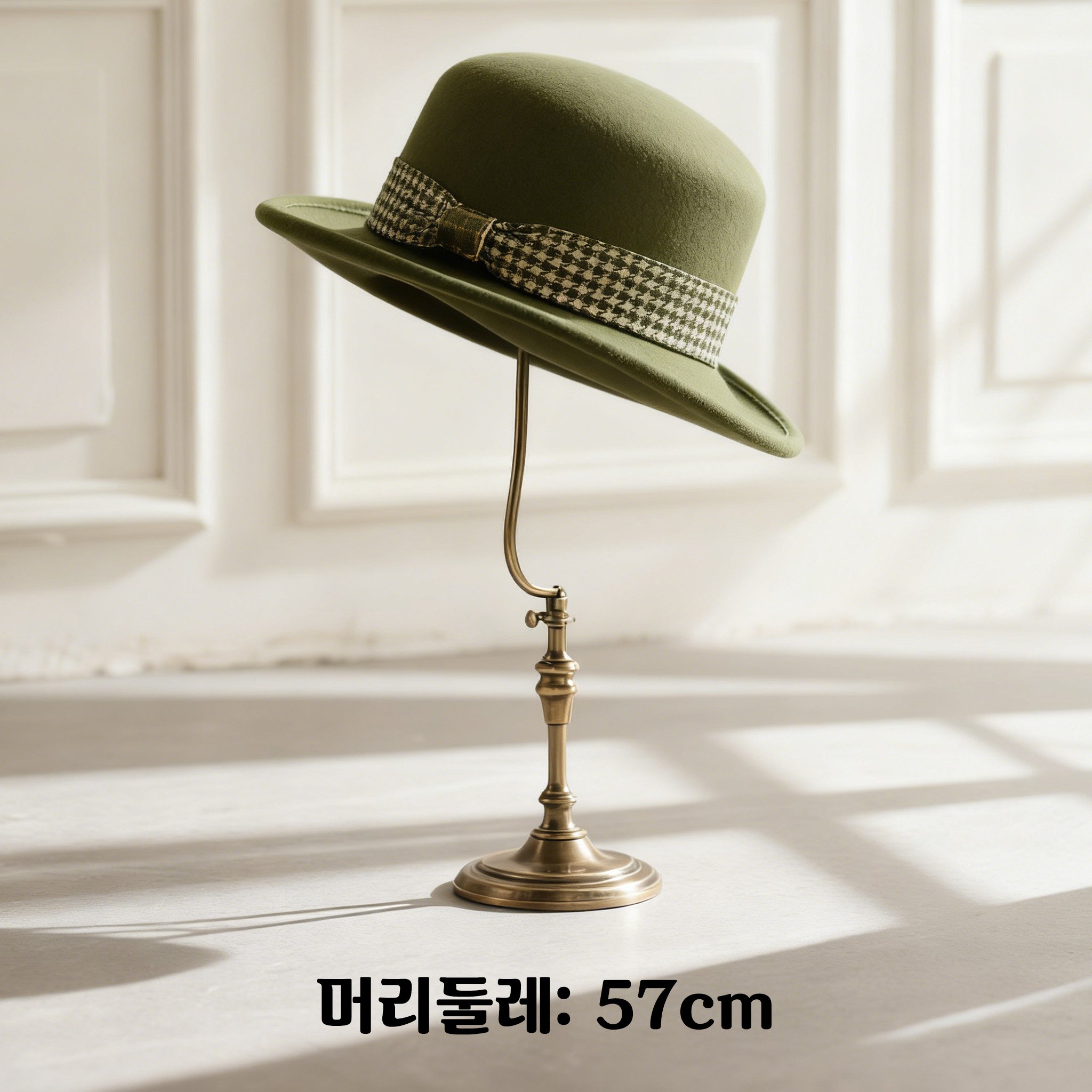 겨울 패션에 어울리는 레트로 울 모자