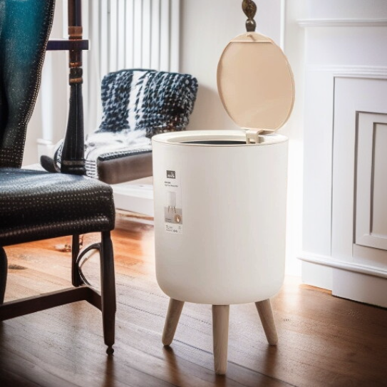 Umweltfreundlicher und langlebiger Abfallbehälter aus Holz