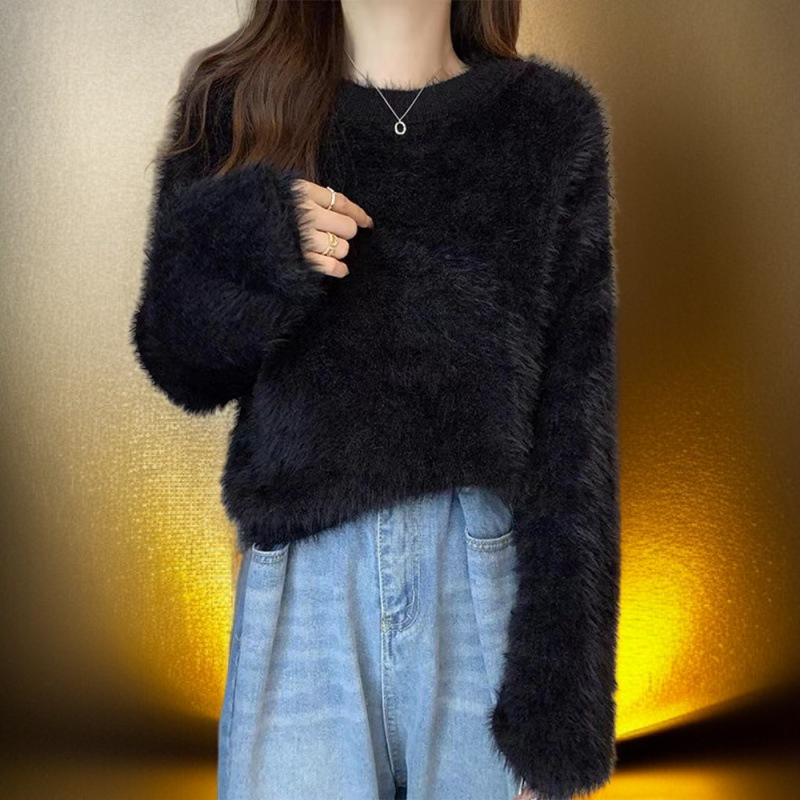 女性の緩い薄いニットトップショート模造ミンクのセーター