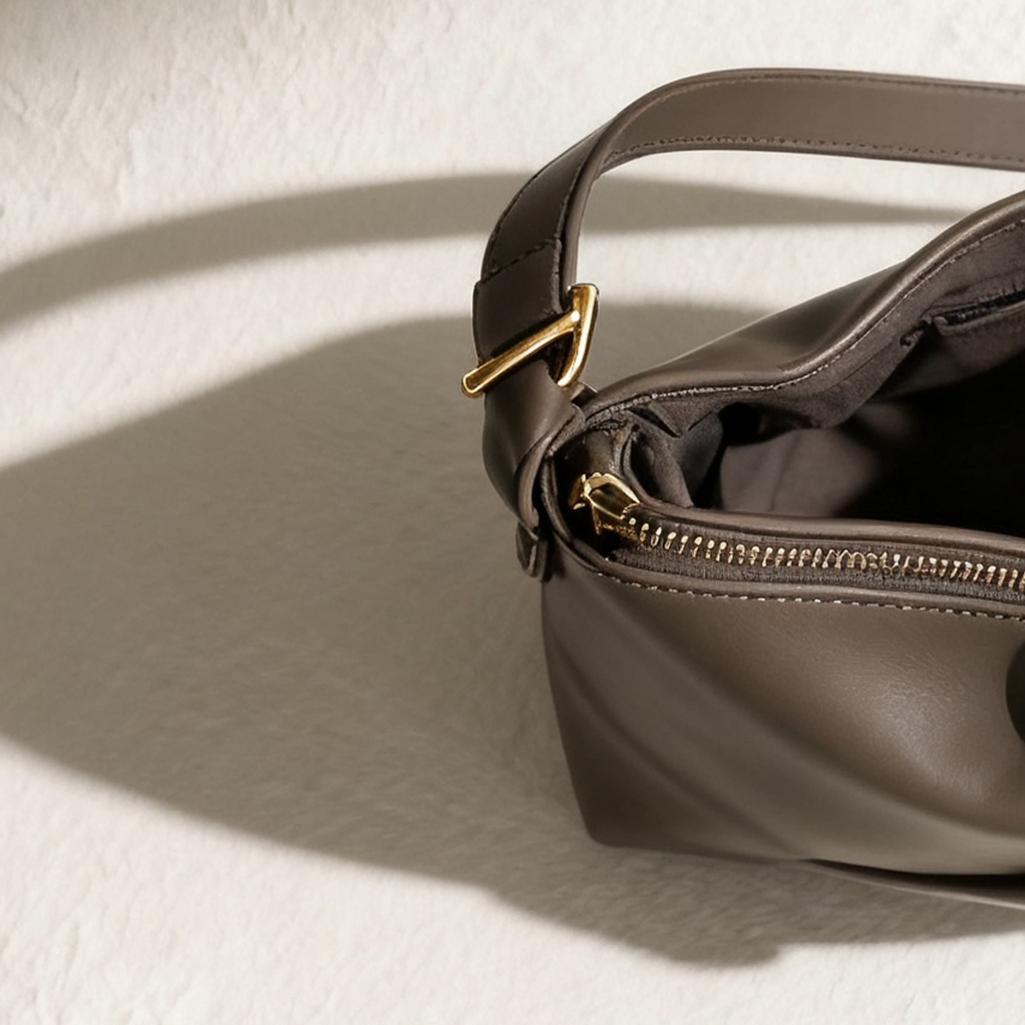 ระเป๋าสะพายหนังแฟชั่น