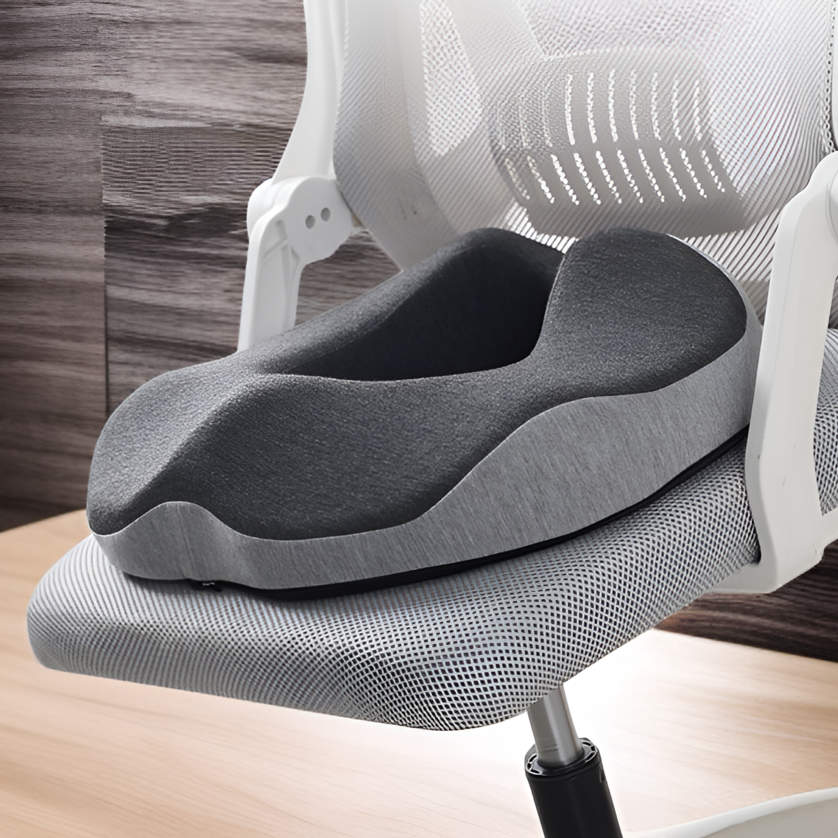 長時間座ってもへたりにくい厚めの座面クッション