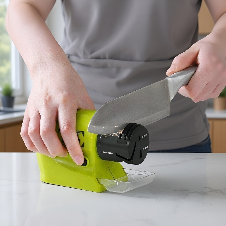 Ostrzenie noża kuchennego na automatycznym kamieniu