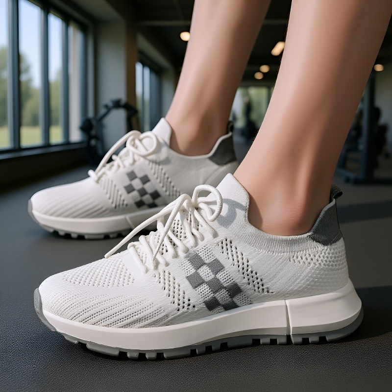 حذاء نسائي شبكي خفيف ومهوّى