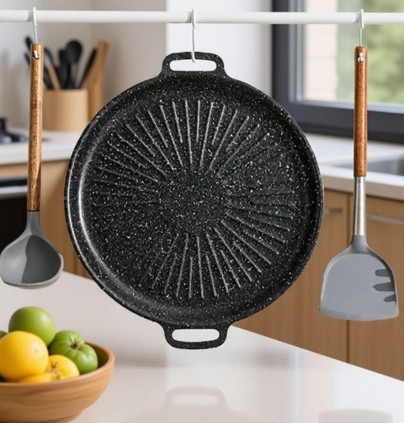 고급스러운 햇살 무늬가 새겨진 팬 디테일