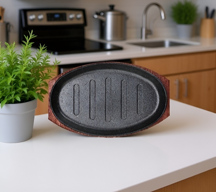 鉄板焼き鍋で美味しい料理を調理中