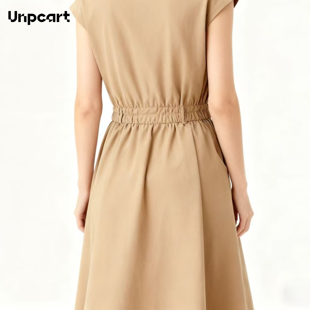 오피스룩에 어울리는 카키색 여성 드레스 착용 모습