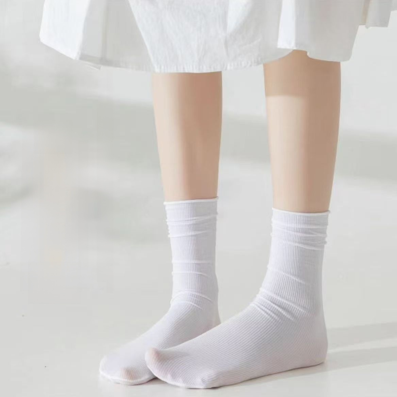白い氷のようなシルクのロングストッキング