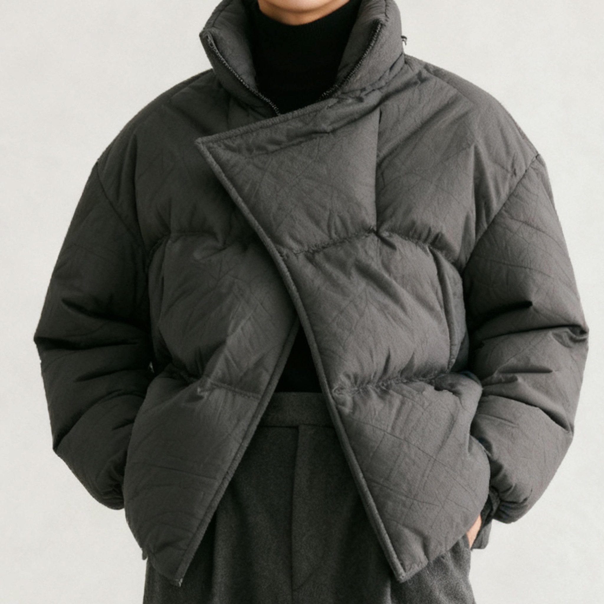 모던 그레이 언밸런스 롱 패딩 착용 이미지