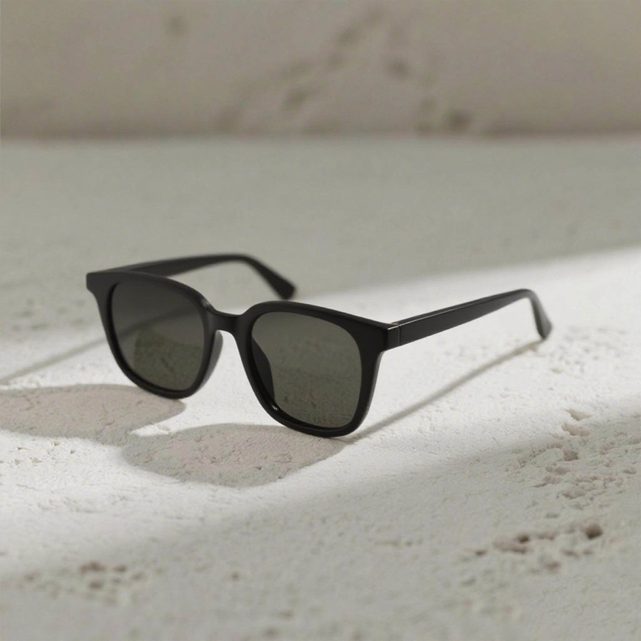 แว่นกันแดดธรรมดา