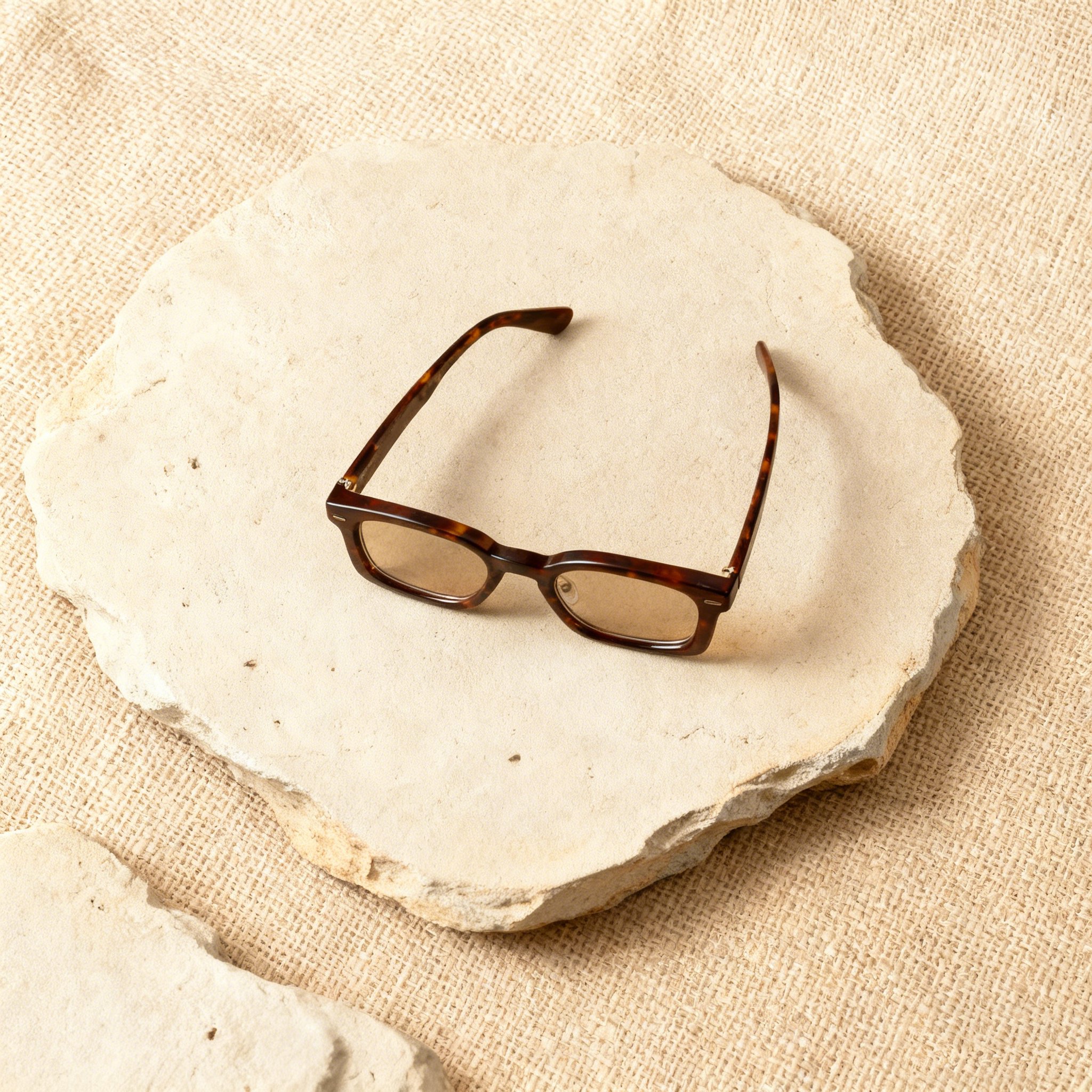 แว่นอ่านหนังสือสำหรับผู้สูงอายุ