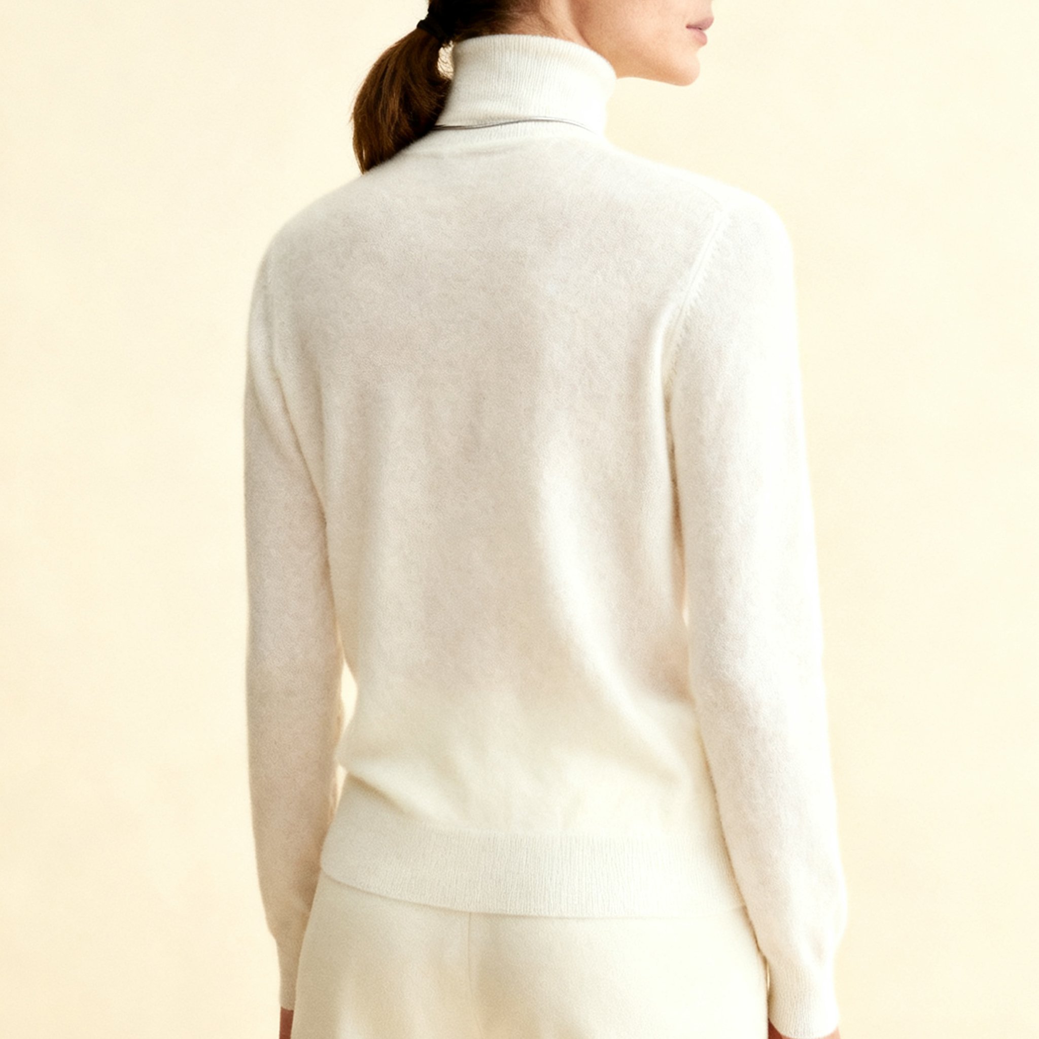 화이트 하이넥 이너 티셔츠 전체 이미지