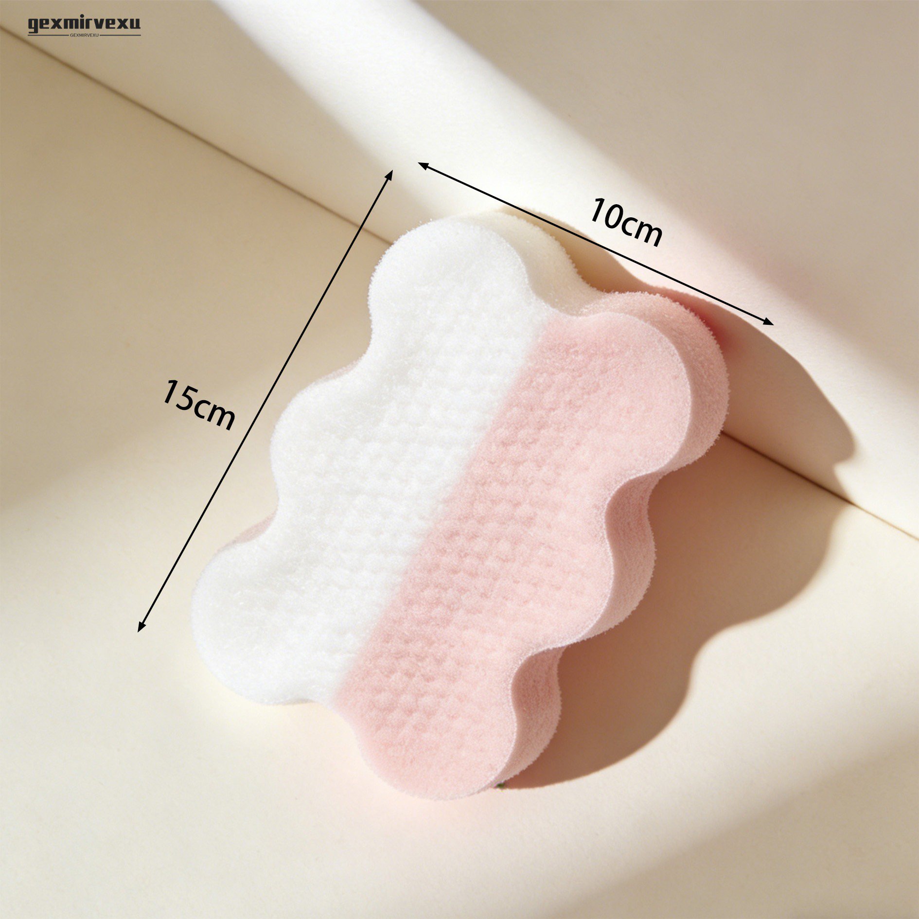 청소 스펀지의 강력한 흡수력