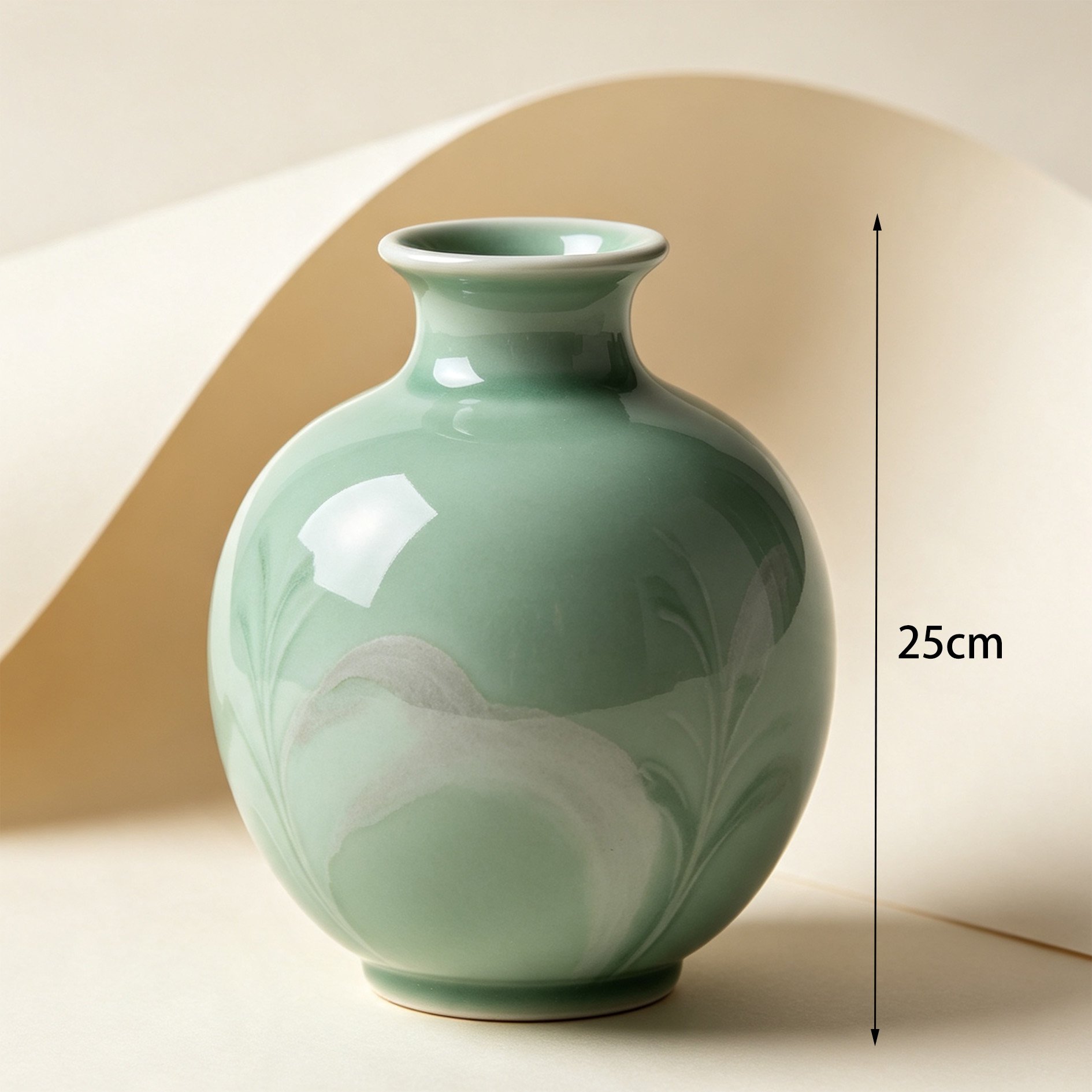 球形花瓶の滑らかなフォルムと光沢
